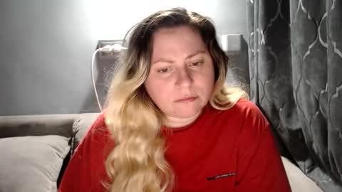 Snapshot of candycream74 chatting on 04/21/26, 01:42 Laura online show from 04/21/26, 01:42