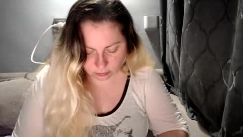 Snapshot of candycream74 chatting on 05/04/26, 03:35 Laura online show from 05/04/26, 03:35