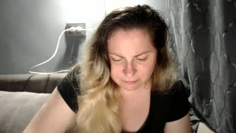 Snapshot of candycream74 chatting on 06/24/26, 07:46 Laura online show from 06/24/26, 07:46