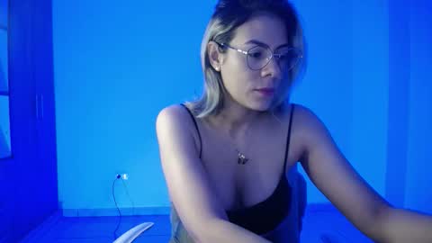 Snapshot of candydowson1 chatting on 11/19/25, 10:59 Candy Dowson online show from 11/19/25, 10:59