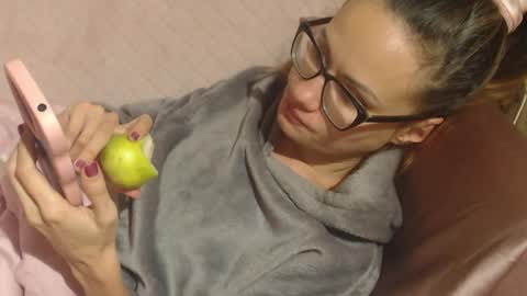 say meow and send tips  online show from 11/08/25, 07:01