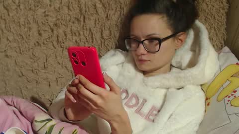 Snapshot of candylady136 chatting on 12/28/24, 08:04 say meow and send tip online show from 12/28/24, 08:04