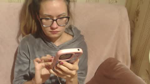 Snapshot of candylady136 chatting on 12/22/25, 08:00 say meow and send tip online show from 12/22/25, 08:00