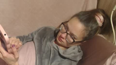 Snapshot of candylady136 chatting on 12/22/25, 08:06 say meow and send tip online show from 12/22/25, 08:06