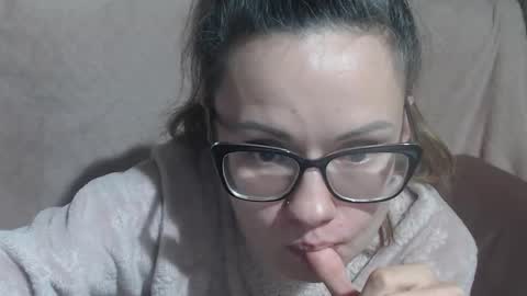 Snapshot of candylady136 chatting on 02/07/26, 04:00 say meow and send tip online show from 02/07/26, 04:00