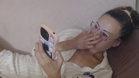 Snapshot of candylady136 chatting on 07/18/26, 04:33 say meow and send tip online show from 07/18/26, 04:33