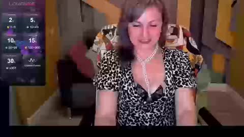 Snapshot of candylons chatting on 09/22/25, 06:43 CandyLons online show from 09/22/25, 06:43