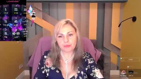 Snapshot of candylons chatting on 10/27/25, 06:28 CandyLons online show from 10/27/25, 06:28