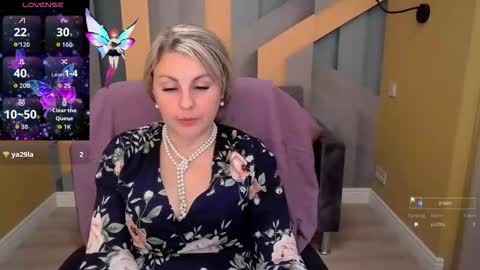 Snapshot of candylons chatting on 10/30/25, 07:32 CandyLons online show from 10/30/25, 07:32