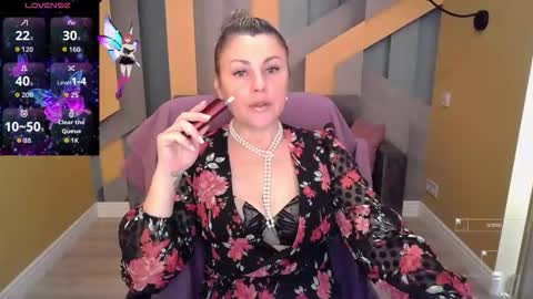 Snapshot of candylons chatting on 11/22/25, 06:23 CandyLons online show from 11/22/25, 06:23