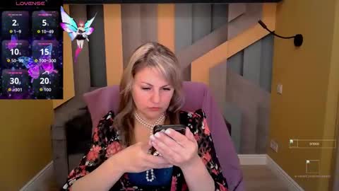 Snapshot of candylons chatting on 11/24/25, 06:35 CandyLons online show from 11/24/25, 06:35