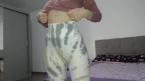 Snapshot of candymommie chatting on 11/24/25, 07:19 Olivia online show from 11/24/25, 07:19