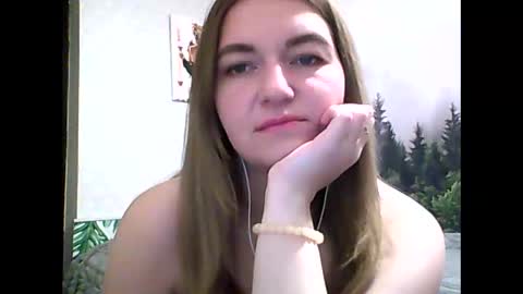 Snapshot of candyolime chatting on 03/08/25, 10:02 Daisy online show from 03/08/25, 10:02