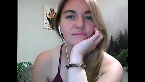 Snapshot of candyolime chatting on 09/13/25, 10:09 Daisy online show from 09/13/25, 10:09