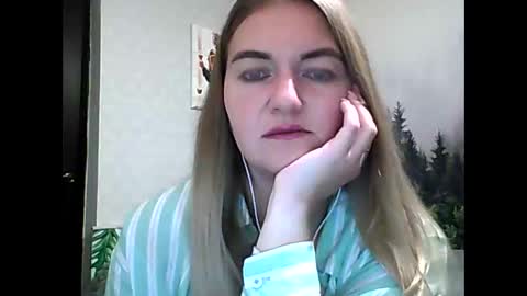 Snapshot of candyolime chatting on 09/17/25, 08:43 Daisy online show from 09/17/25, 08:43