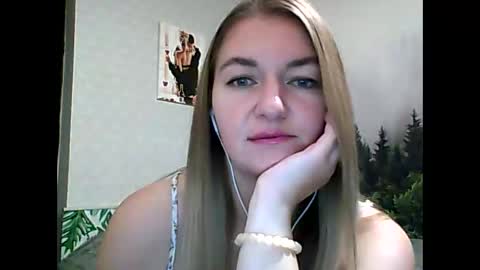 Snapshot of candyolime chatting on 10/13/25, 09:26 Daisy online show from 10/13/25, 09:26