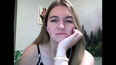 Snapshot of candyolime chatting on 10/14/25, 09:26 Daisy online show from 10/14/25, 09:26