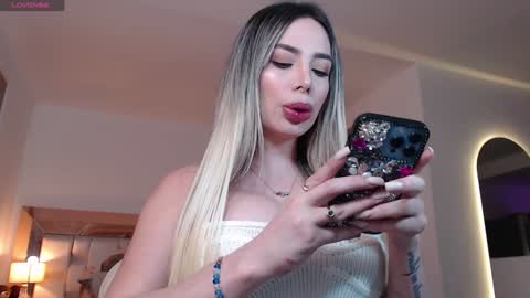 Snapshot of candyshe chatting on 01/10/25, 03:39 Shenoa Jimenez online show from 01/10/25, 03:39