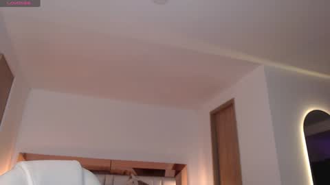 Snapshot of candyshe chatting on 01/12/25, 05:03 Shenoa Jimenez online show from 01/12/25, 05:03