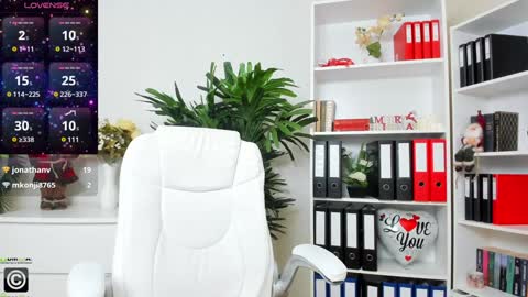 Snapshot of candywesst chatting on 01/10/25, 08:07 Candy My pleasure its in your hands online show from 01/10/25, 08:07