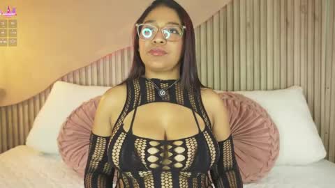 Canela Hot  online show from 04/14/26, 12:33