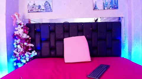 Aura  online show from 01/21/25, 11:56