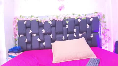 Aura  online show from 09/18/25, 11:56