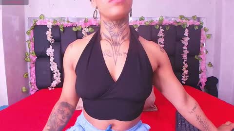 Aura  online show from 10/04/25, 12:03