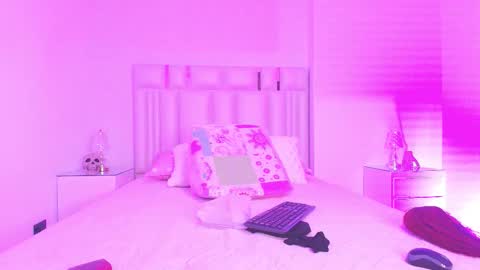 Aura  online show from 10/31/25, 11:55