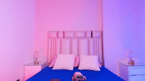 Aura  online show from 11/19/25, 11:54