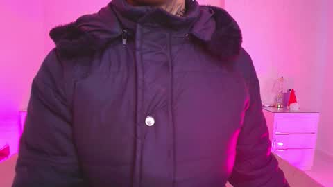 Aura  online show from 11/21/25, 11:53