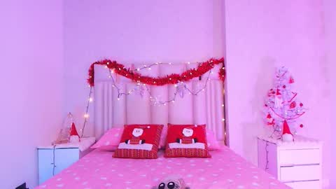 Aura  online show from 11/28/25, 11:57