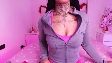 Aura  online show from 12/04/25, 11:52