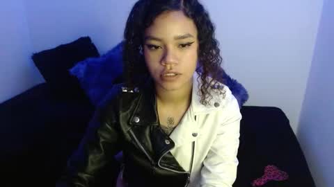 canela_s1 online show from 11/18/25, 07:29