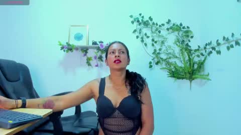 Snapshot of canelaa___ chatting on 10/22/25, 04:40 canelaa___ online show from 10/22/25, 04:40