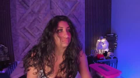 GABRIELA LOPEZ online show from 10/05/25, 04:11