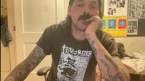 Snapshot of cantleavethehouse chatting on 02/04/26, 08:09 cantleavethehouse online show from 02/04/26, 08:09