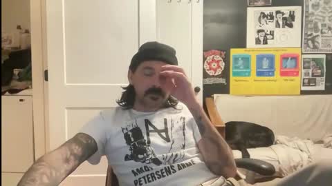 Snapshot of cantleavethehouse chatting on 02/05/26, 08:52 cantleavethehouse online show from 02/05/26, 08:52