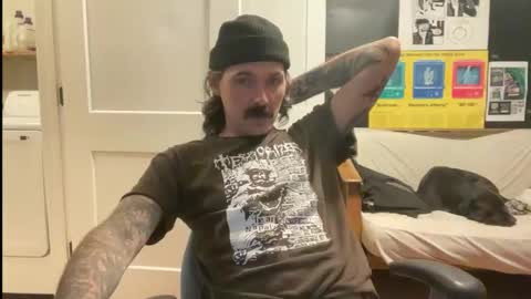 Snapshot of cantleavethehouse chatting on 02/19/26, 08:21 cantleavethehouse online show from 02/19/26, 08:21