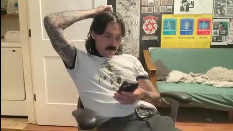 Snapshot of cantleavethehouse chatting on 03/04/26, 08:09 cantleavethehouse online show from 03/04/26, 08:09