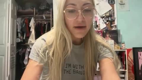 Snapshot of canyousendmemoney chatting on 03/01/26, 07:49 baby online show from 03/01/26, 07:49