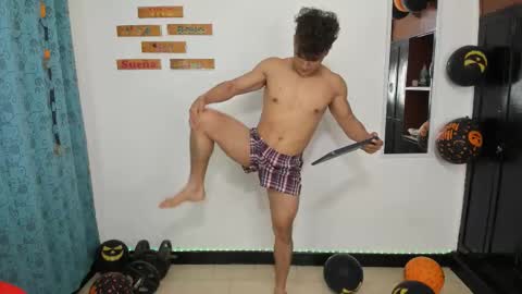 Snapshot of capitan_jones007 chatting on 10/14/25, 11:00 jones online show from 10/14/25, 11:00