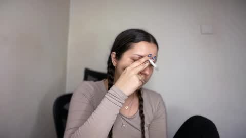 Emma online show from 04/01/26, 01:41