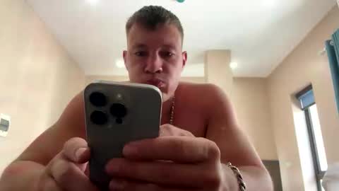 Snapshot of capt_oliver chatting on 09/12/25, 05:29 follow my twitter  online show from 09/12/25, 05:29