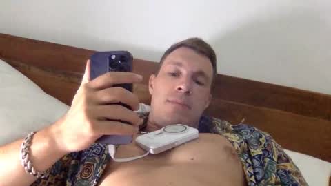 Snapshot of capt_oliver chatting on 09/30/25, 04:34 follow my twitter  online show from 09/30/25, 04:34