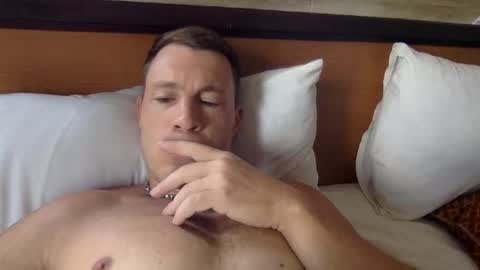 Snapshot of capt_oliver chatting on 11/01/25, 04:25 follow my twitter  online show from 11/01/25, 04:25