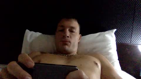 Snapshot of capt_oliver chatting on 11/20/25, 06:35 follow my twitter online show from 11/20/25, 06:35