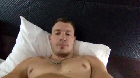 Snapshot of capt_oliver chatting on 11/23/25, 06:02 follow my twitter online show from 11/23/25, 06:02