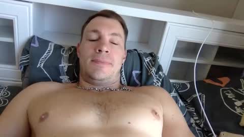 Snapshot of capt_oliver chatting on 12/01/25, 06:18 follow my twitter online show from 12/01/25, 06:18