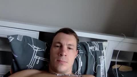 Snapshot of capt_oliver chatting on 12/05/25, 06:11 follow my twitter online show from 12/05/25, 06:11